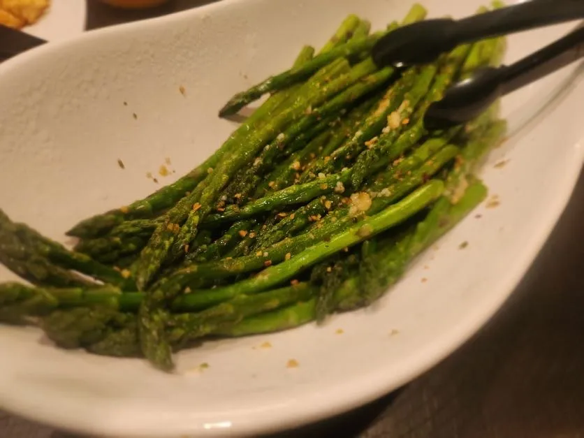Seasoned garlic roasted asparagus